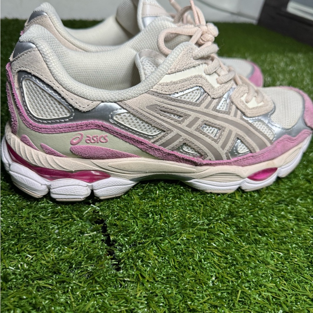 ASICS Men and Women Pink and White Running Shoes